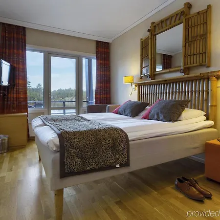 Ξενοδοχείο Dyreparken Safarihotell 3*