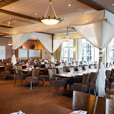 酒店 Dyreparken Safarihotell 3*